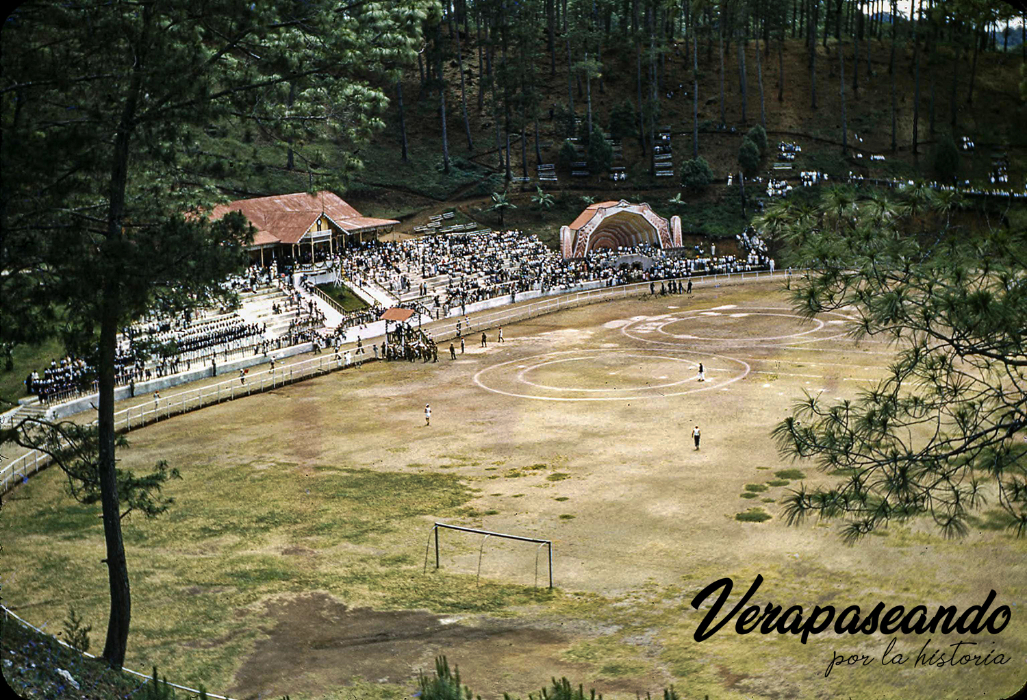 Estadio Verapaz
Color Original
Posiblemente la primer foto a color
L C Stuart 1940