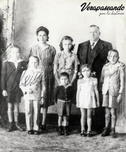 Familia Juenguer
Hermann, Alcira, Eugenio, Alfredo, María Luisa, Arnoldo y Arturo, con Carmen Büchsel
Libro Almas Gemelas