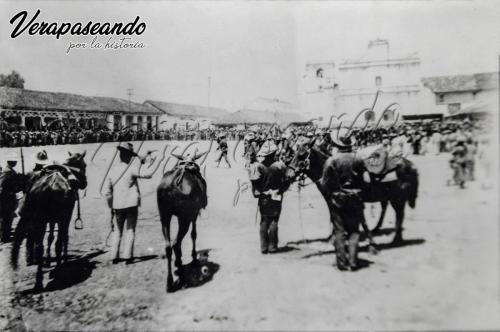 Acto Militar en Plaza del Parque de Cobán.
¿1883? ¿1906?
