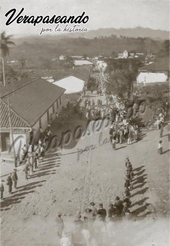 Desfile en Cobán encabezado por la Policía Montada1928-36 aprox