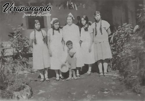 Teodora Alvarado de Stwolinsky y otras enfermeras.
