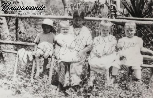 Juana Caal junto a los niños Sterkel
Libro Almas Gemelas
