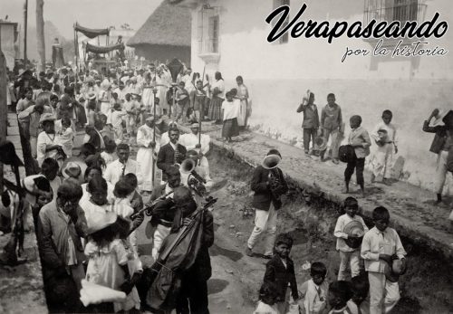 Procesión del señor sepultado de Catedral, viernes santo, hermandad de los saq' ixes, bajando por el callejón del Hotel Monja Blanca1905-15 aprox