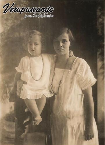 Hilda Christ de Wagner con su hija  Carmen Luisa Wagner.Finca Magdalena en el año 1929.  Colaboración: Tomás Heger Wagner