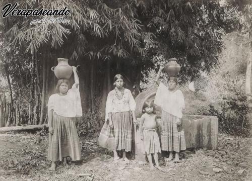 Mujeres Qeqchi's en Finca SeamaySenahú, A.V.1900-15 aprox