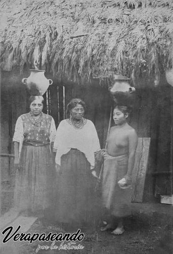 Mujeres indígenas en CahabónSanta María Cahabon, A.V.1900-15 aprox